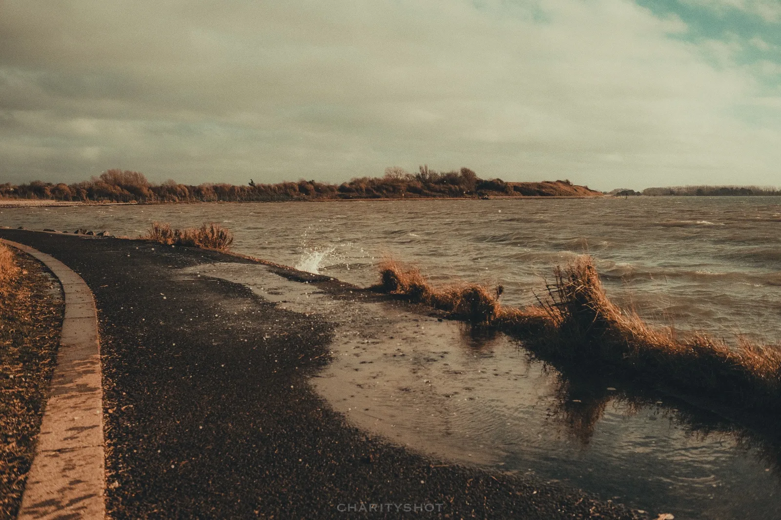 Dreamy seascape at Broadmarsh with diffusion filter flares
